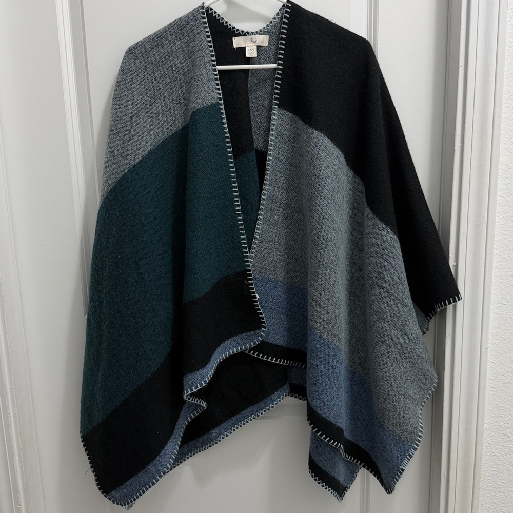 FRANCESCA'S Green Blue Color Block Shawl Poncho Acrylic Blanket Scarf RUANA